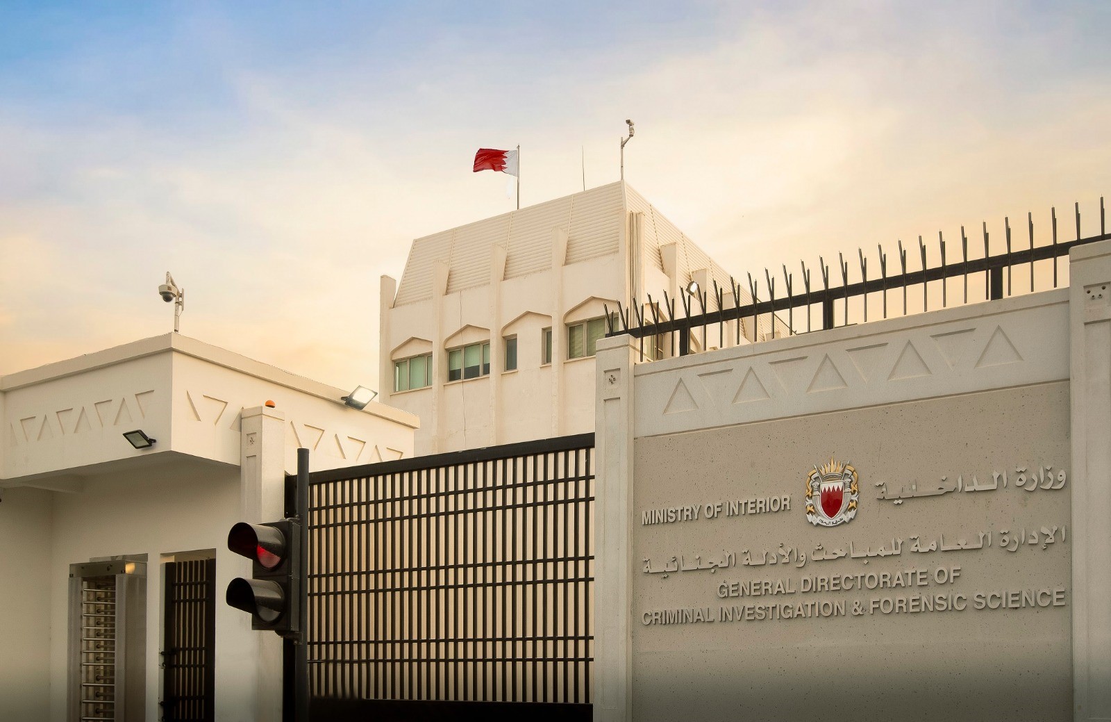 الإدارة العامة للمباحث والأدلة الجنائية : القبض على شخص قام برش مادة حارقة على امرأة إثر خلاف عائلي بينهما <