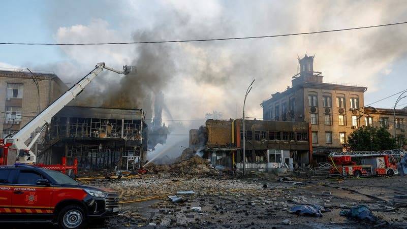 روسيا تكثف قصف كييف بالصواريخ والمسيرات أجهزة الطوارئ: مقتل 3 إثر هجوم روسي في كوستيانتينيفكا بشرق أوكرانيا<