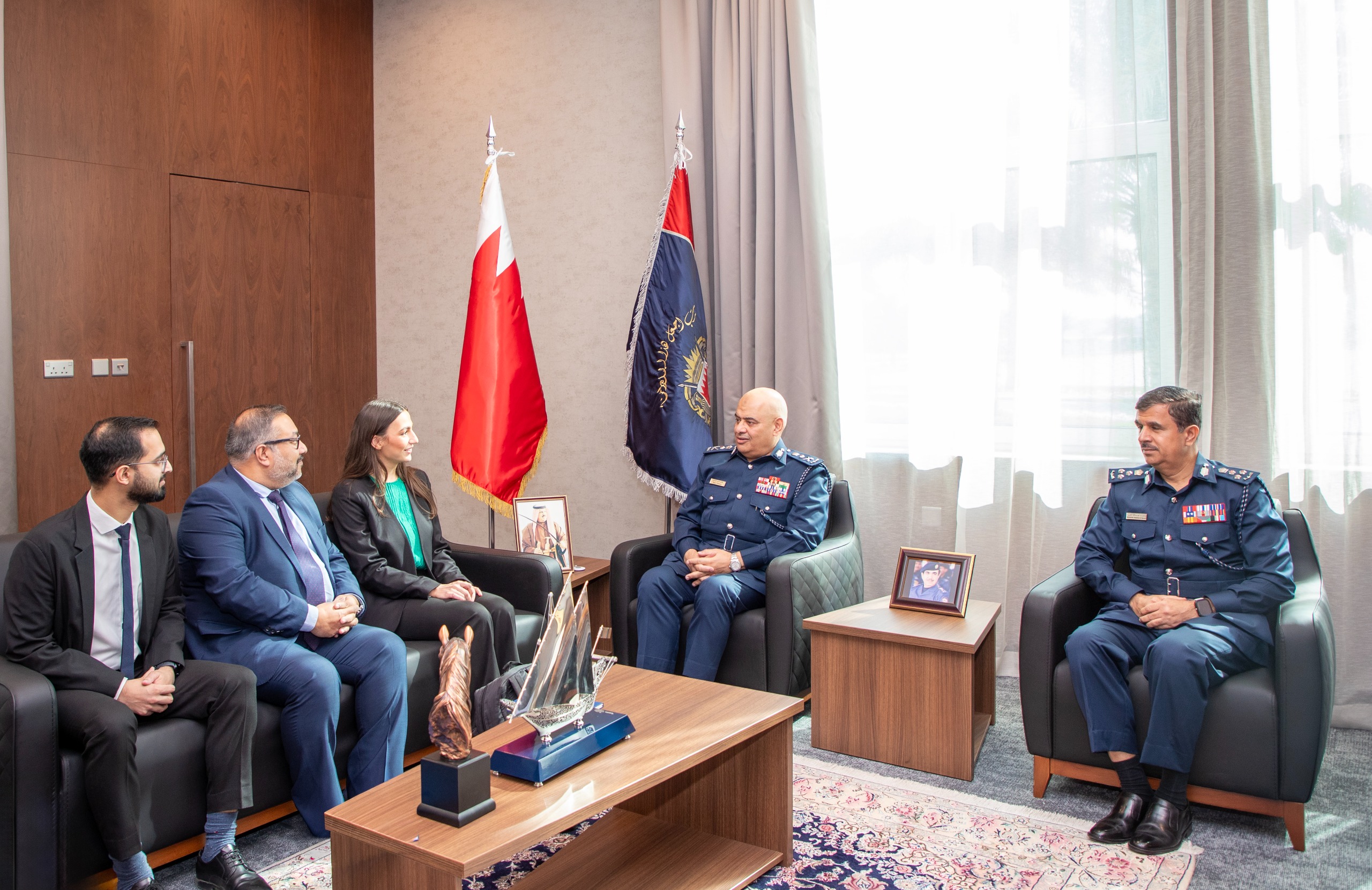 رئيس الشرطة يبحث أوجه التعاون الأمني مع وفد وزارة النقل البريطانية<